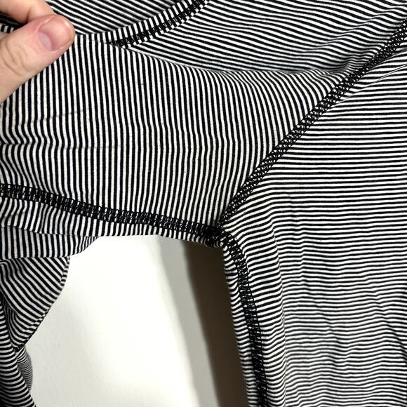 Lululemon Black and White Striped Long Sleeve - Picture 4 of 6